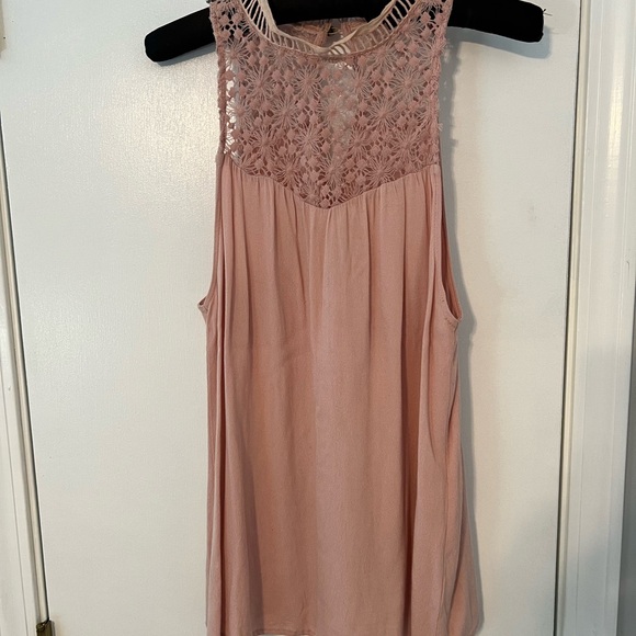 BUNDLE! 5 Items - Size Medium 🔥 - Picture 4 of 11